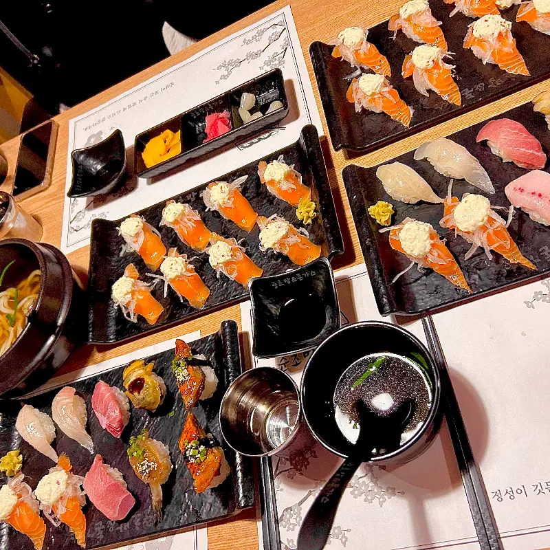 다채로운 초밥 구성