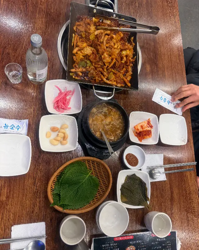 뭉치네오삼불고기 테이블 전체 샷