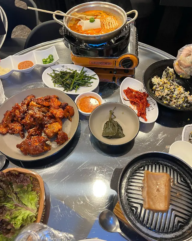 유진족발 한상차림