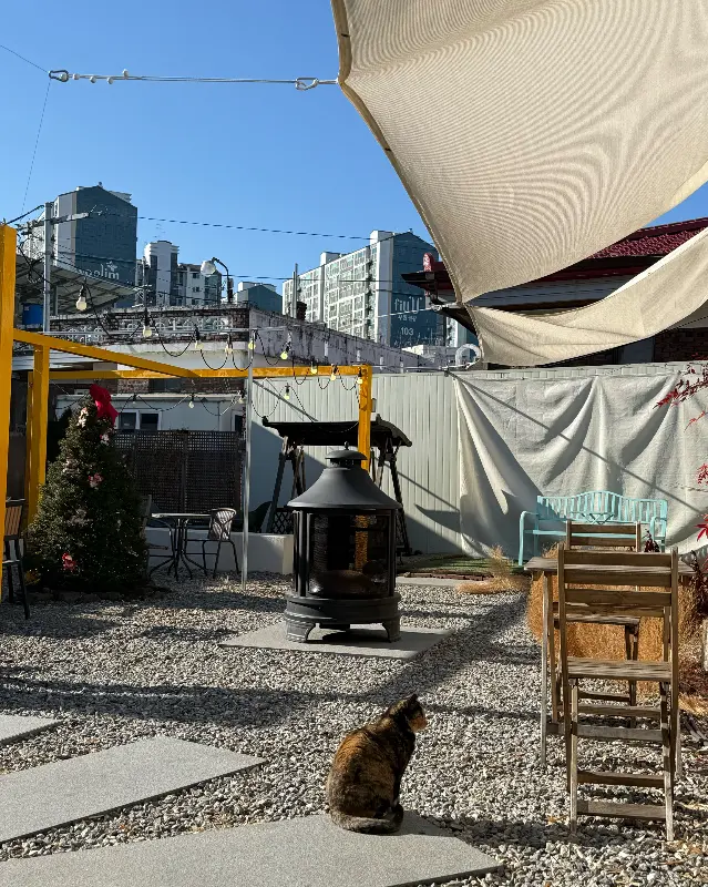 카페 외부 전경