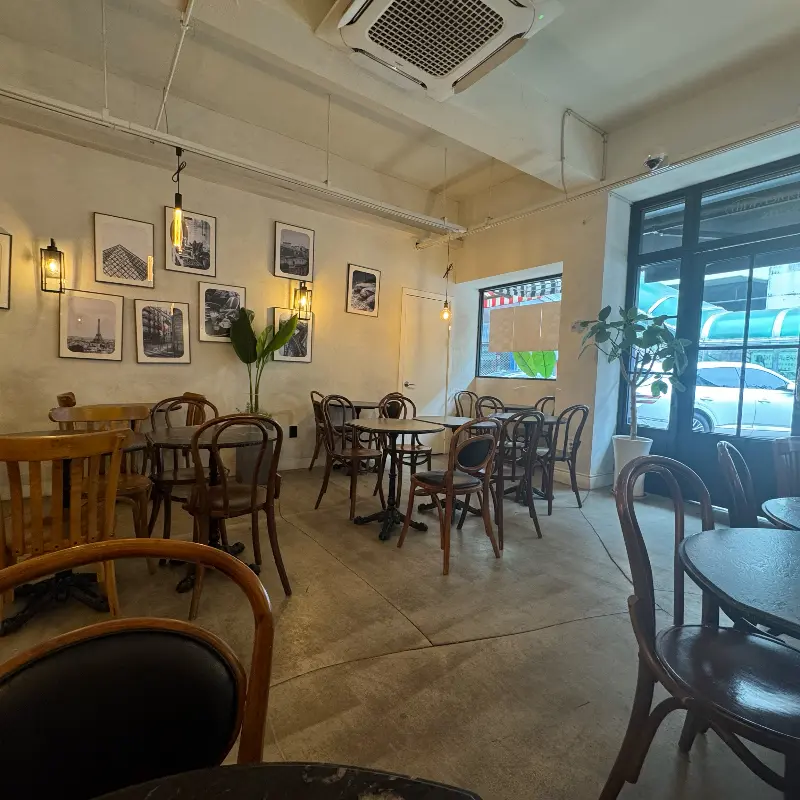 에낭 내부 전경 사진