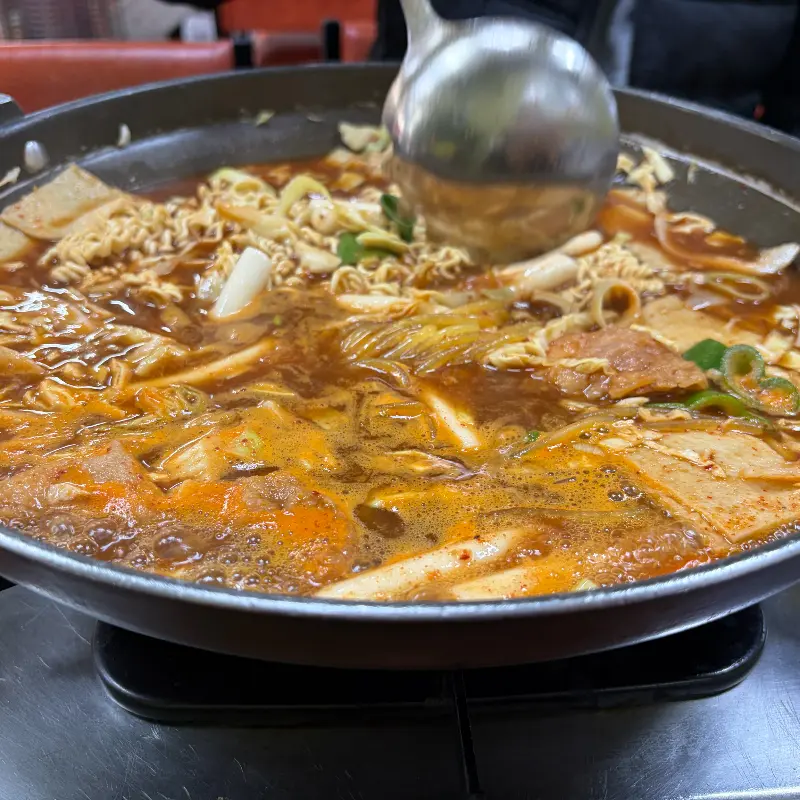 맛있게 익어가는 떡볶이