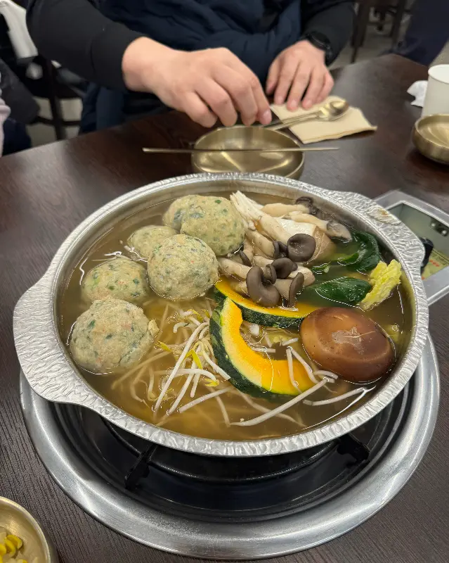 푸짐한 굴림만두전골