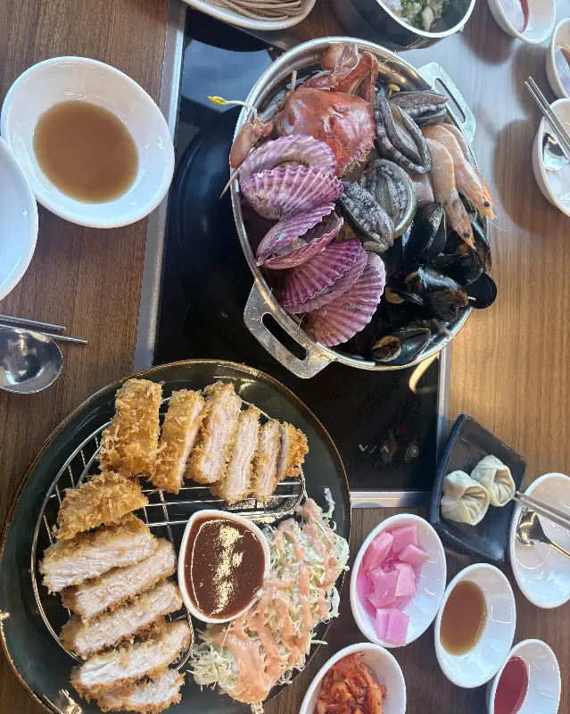 해물전골과 돈까스