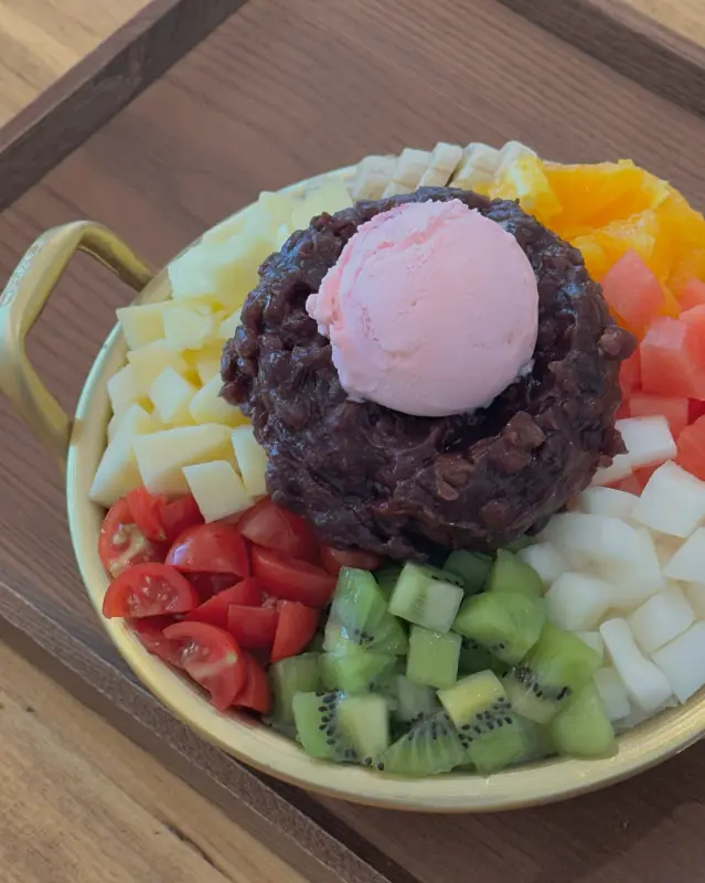 아이스크림이 올려진 팥빙수