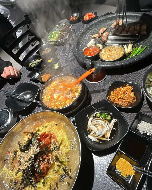 깔끔한 매장 내부