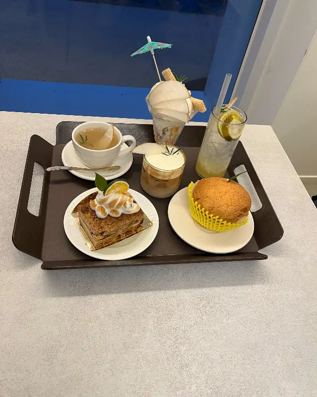 3917마중의 다양한 디저트와 음료