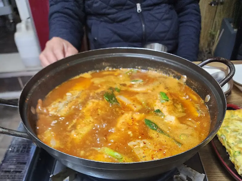 보글보글 끓는 동태찌개