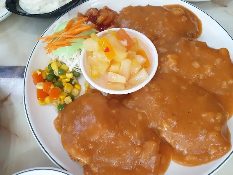 옛날 돈까스와 쫄면, 샐러드