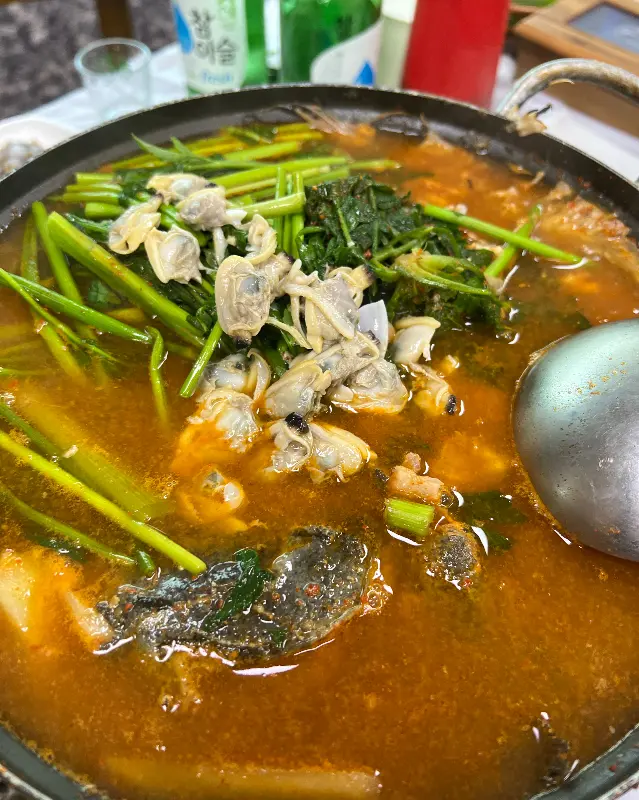 바지락이 듬뿍 들어간 매운탕