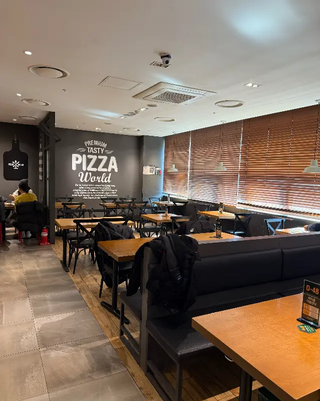 넓고 쾌적한 매장 내부