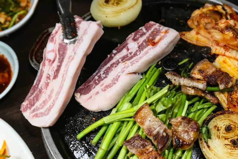 미나리와 삼겹살의 완벽한 조화