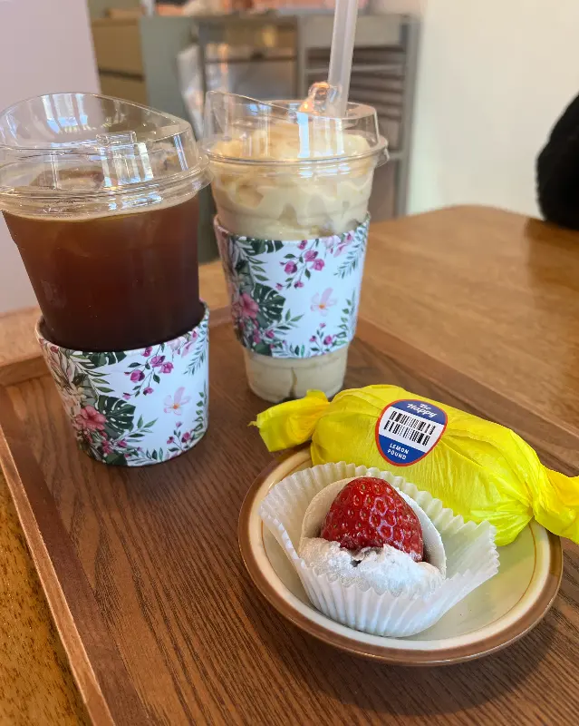 음료와 딸기모찌