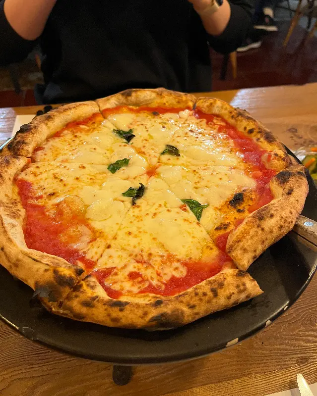 콰트로 포르마지 피자의 환상적인 비주얼