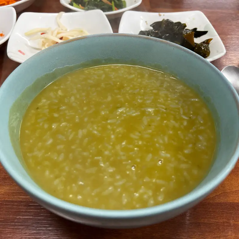 전복죽과 반찬