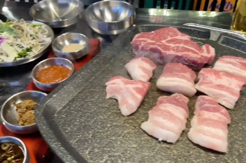 두툼한 삼겹살의 풍미