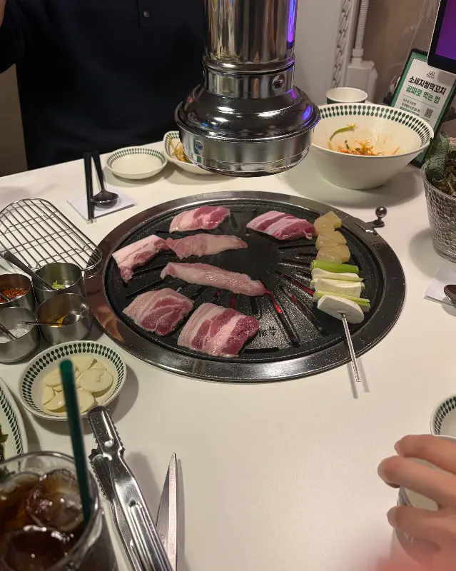 삼겹살 굽는 모습