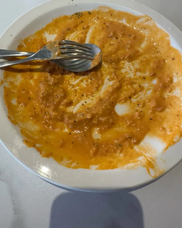 깨끗하게 비워진 접시