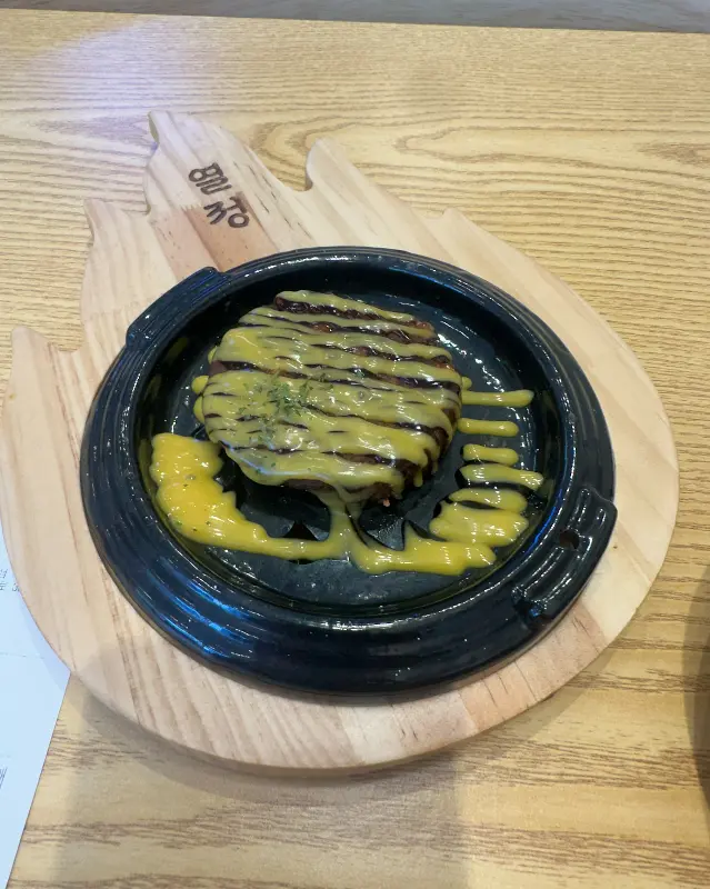 먹음직스러운 떡갈비 스테이크