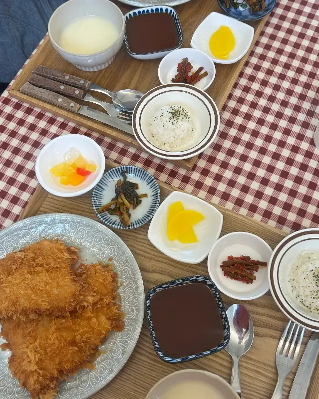 돈까스와 곁들여 먹기 좋은 반찬들