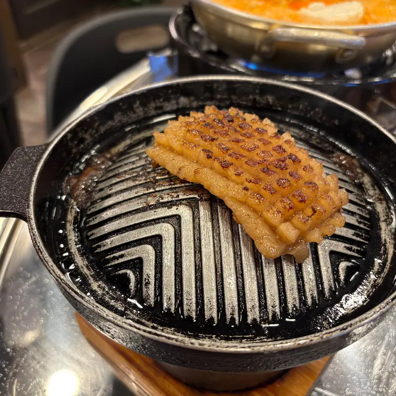 노릇하게 구워진 껍데기