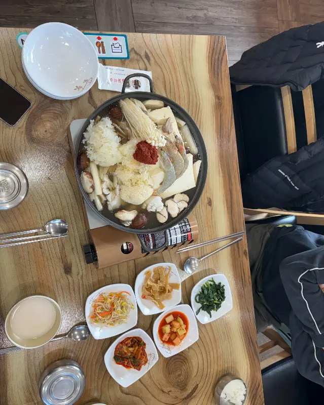 두부전골 한 상 차림