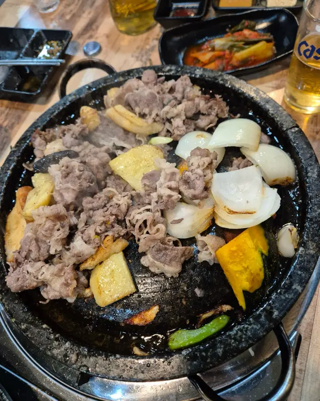 돌판 위 곱창, 대창, 막창 구이