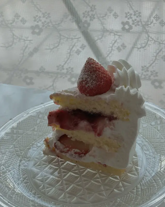 깔끔한 디자인의 레터링 케이크