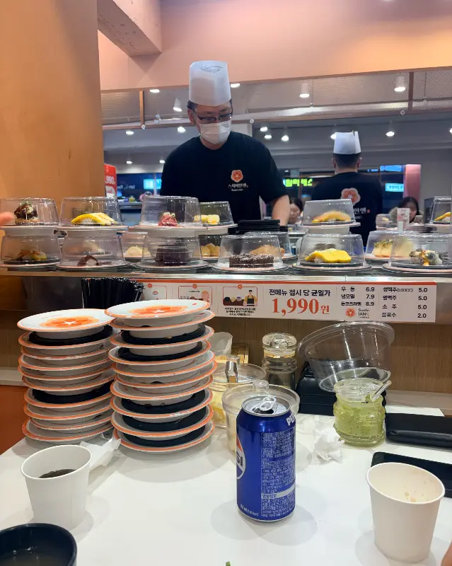 스시를 만드는 셰프의 모습