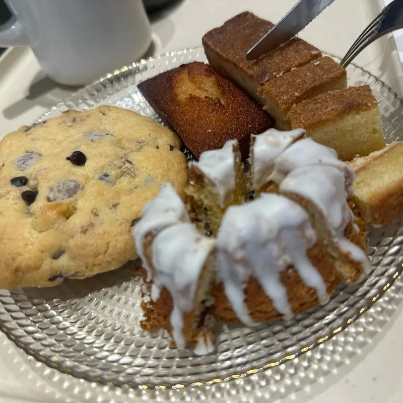 선물 포장된 마카롱 세트