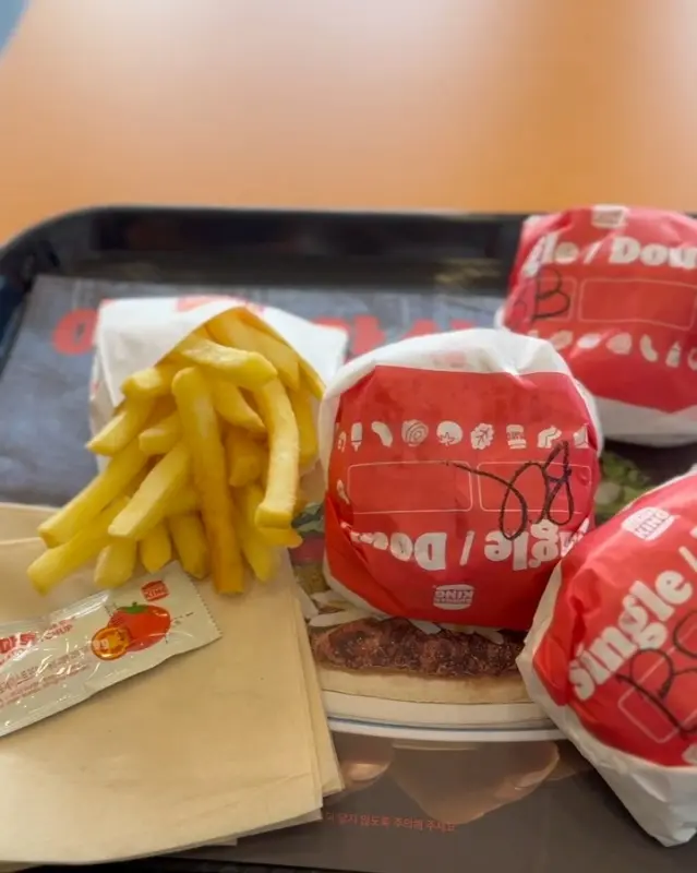 치즈스틱과 버거