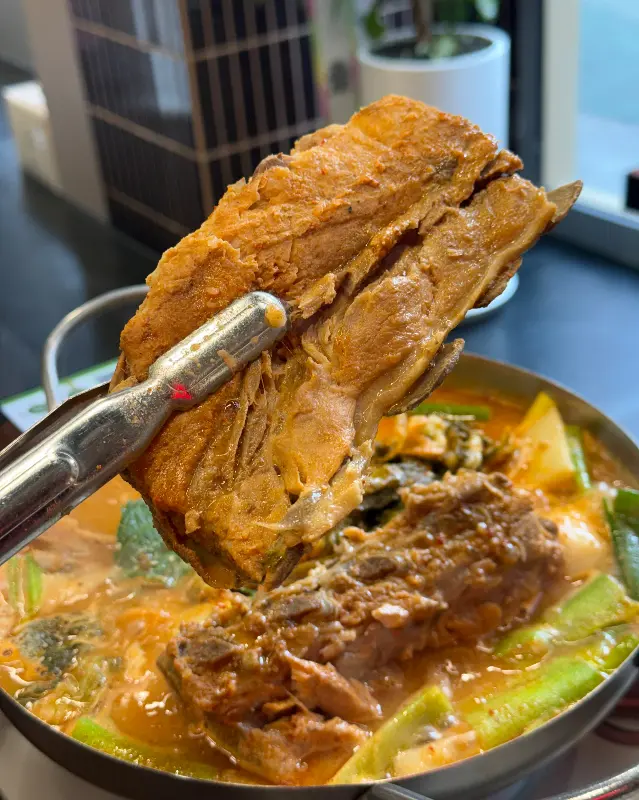 살이 가득 붙어있는 뼈