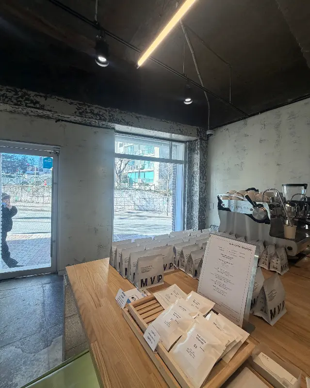 카페 내부 전경