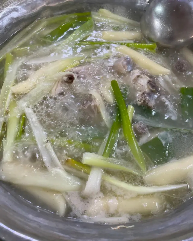 닭한마리가 끓고 있는 모습