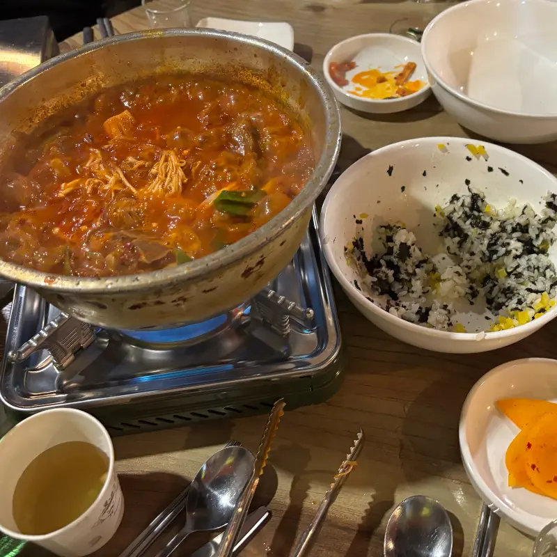 닭볶음탕과 볶음밥