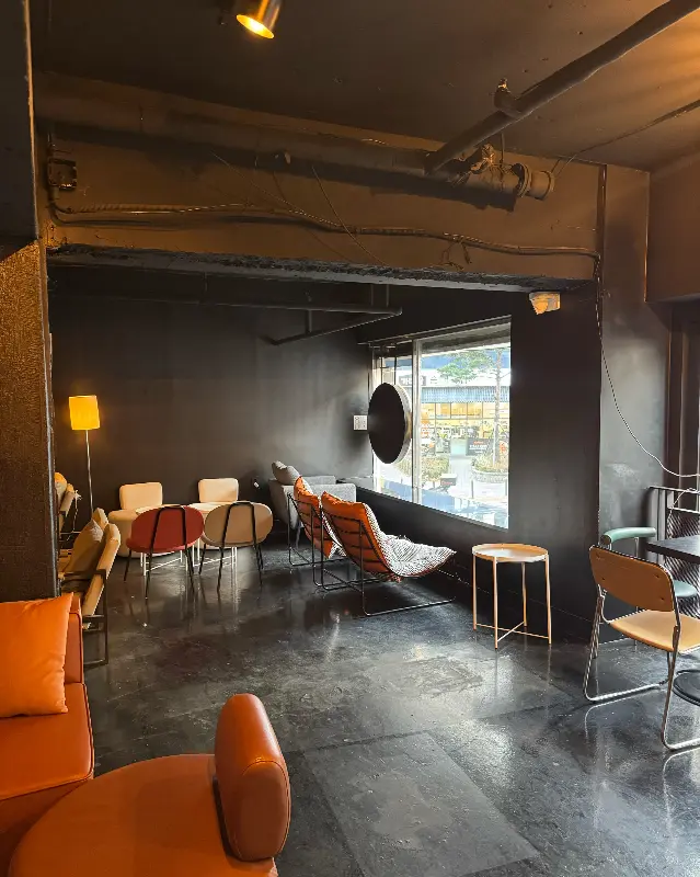 카페 내부 좌석