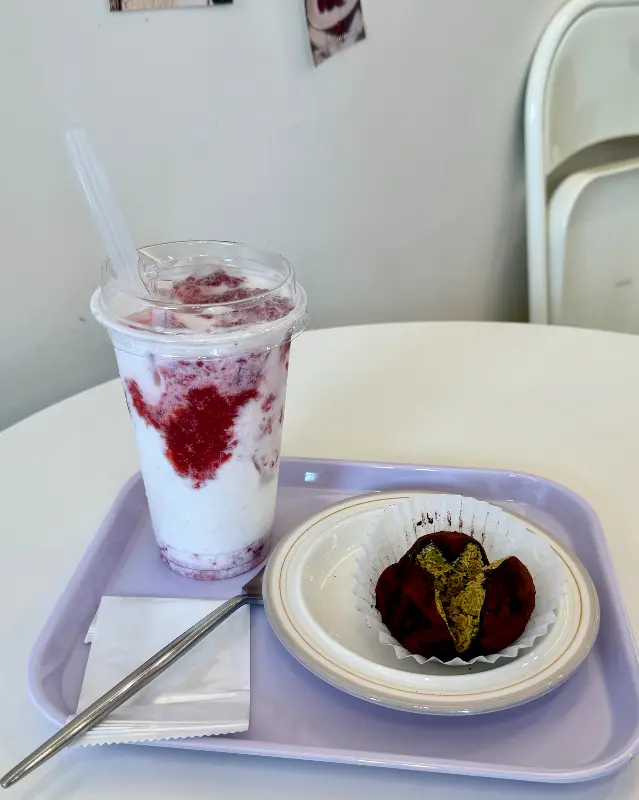 두쫀쿠와 딸기라떼