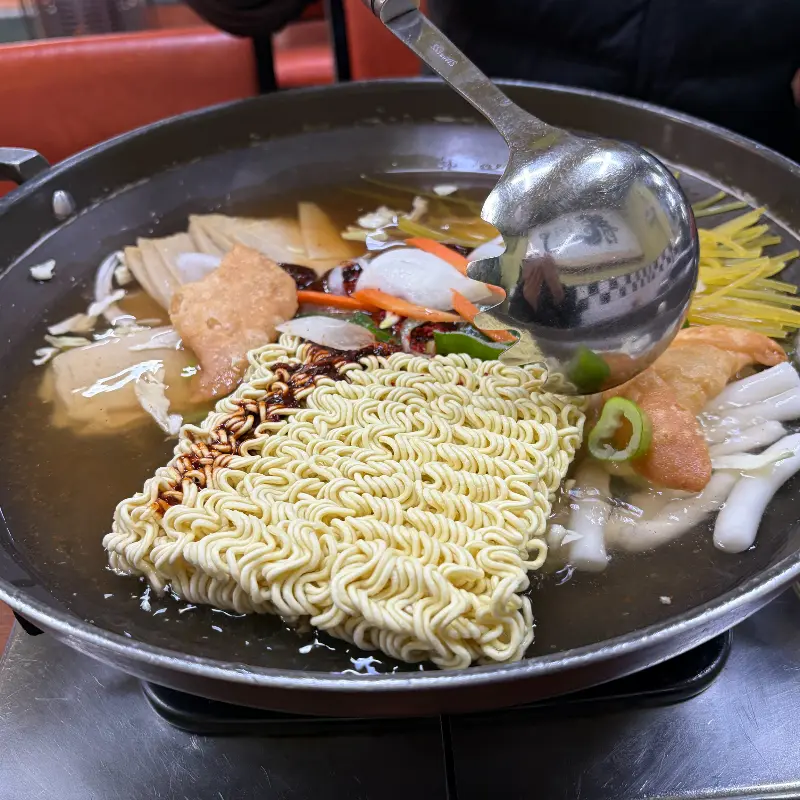 끓기 전 떡볶이 냄비