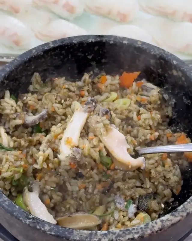 전복돌솥밥 근접샷