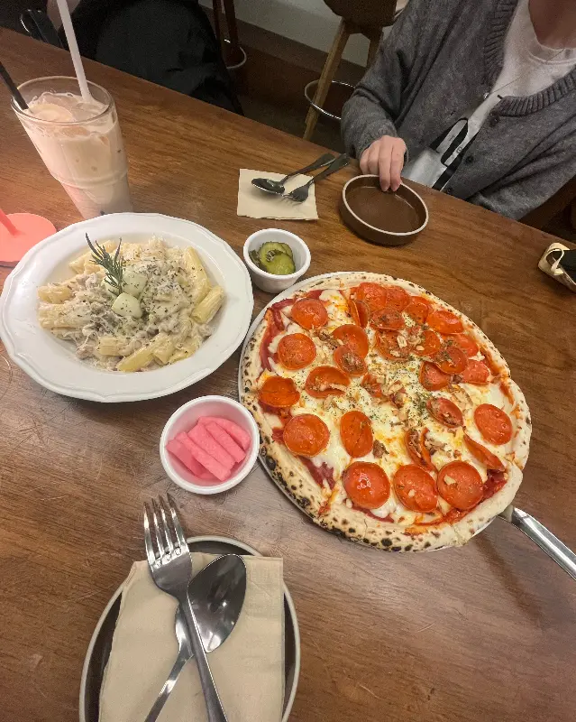 해산물이 듬뿍 들어간 토마토 파스타