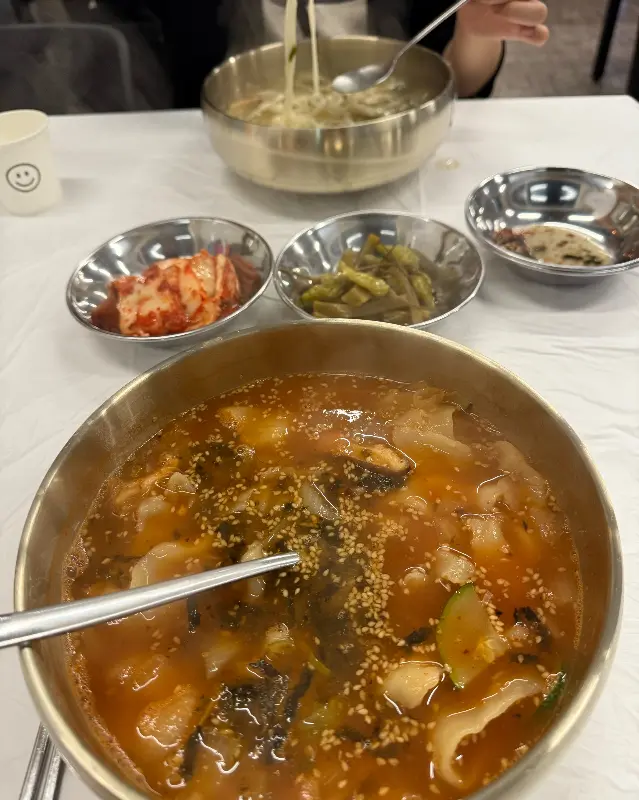 푸짐한 장칼국수