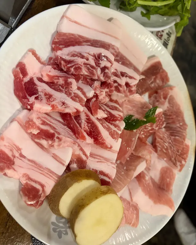 신선한 삼겹살의 모습