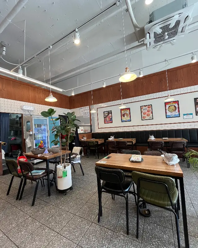 매장 내부 전경