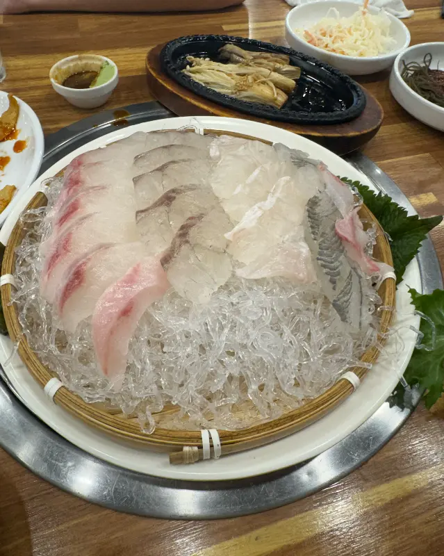 광어회 한 상 차림