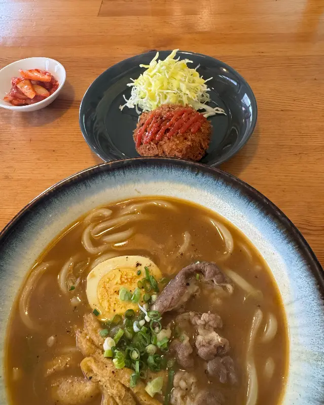 카레 우동과 멘치 카츠