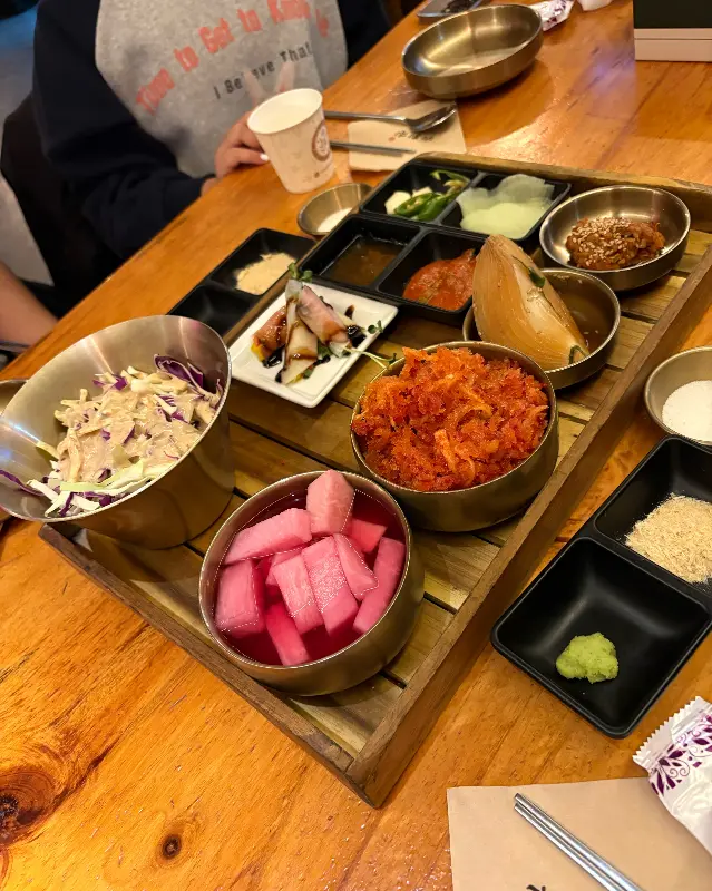 정갈하게 차려진 밑반찬