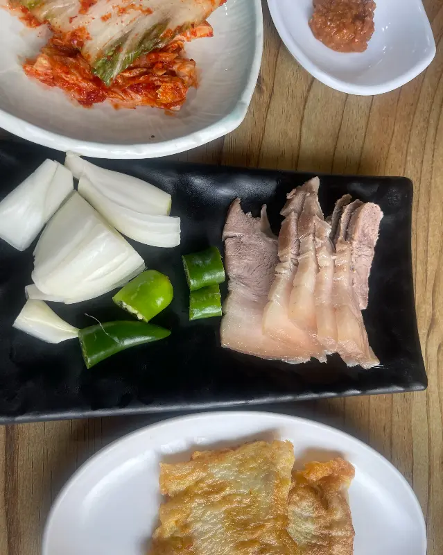 윤기가 흐르는 수육