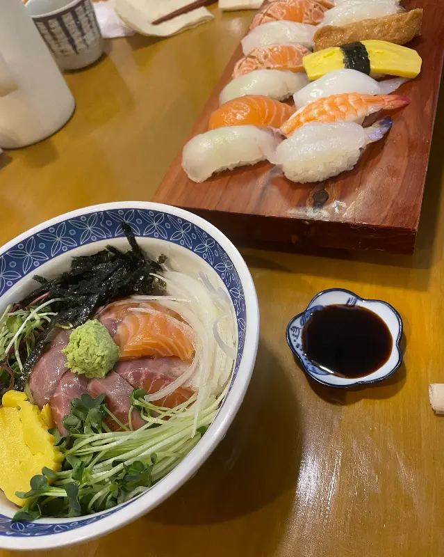 스페셜 초밥과 곁들임 메뉴