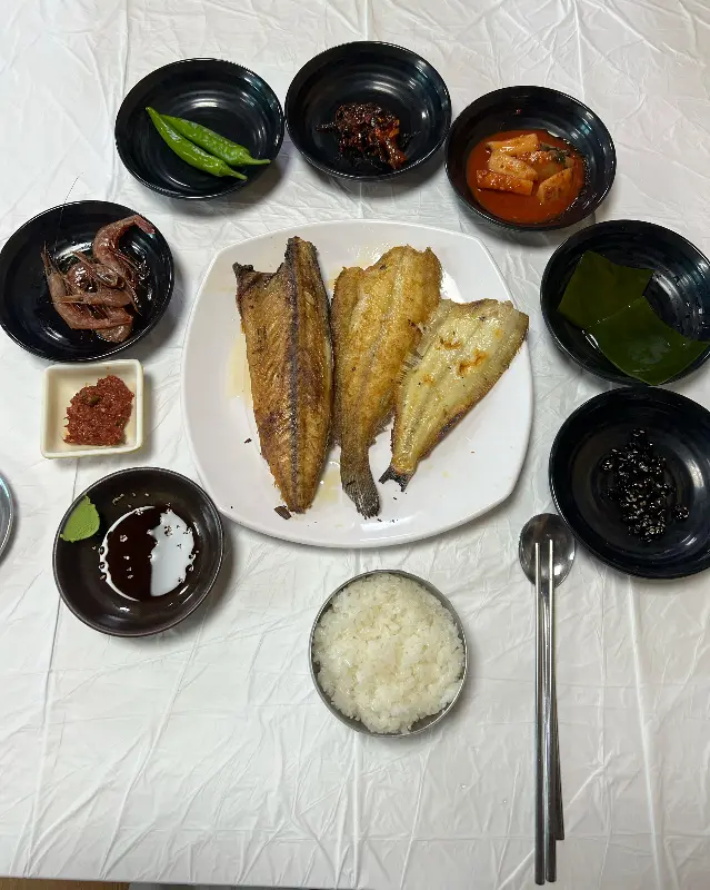 노릇노릇 구워진 생선구이