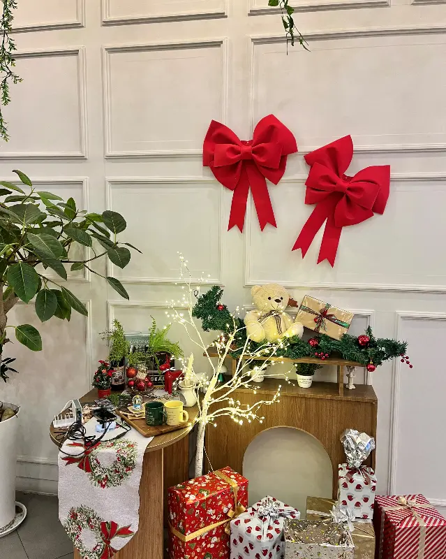 카페 내부 크리스마스 장식